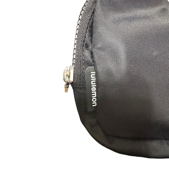 Lululemon Black Everywhere Beltbag - Picture 2 of 7
